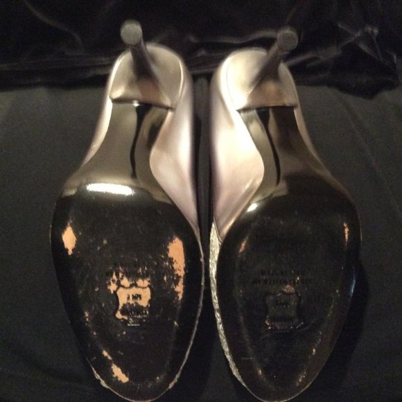 STUART WEITZMAN 2 1/2" 'Chantelle'heels: Silver Leather, lace, Crystals.Size 6.5 - Picture 6 of 10